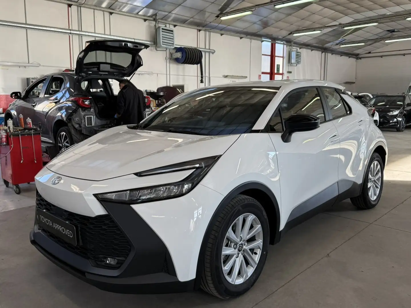 Toyota C-HR C-HR II 2023 1.8 hev Active fwd e-cvt Blanc - 1
