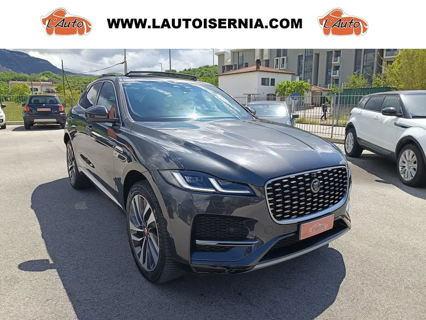 Jaguar F-Pace 2.0d i4 mhev HSE awd 204cv auto Grigio - 1