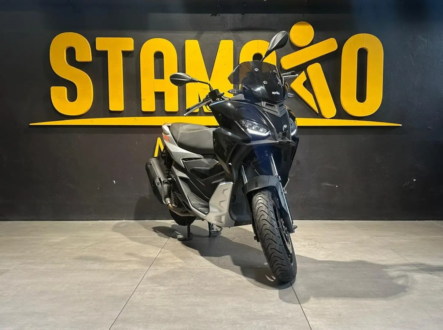 Aprilia SR GT 200 Silber - 2