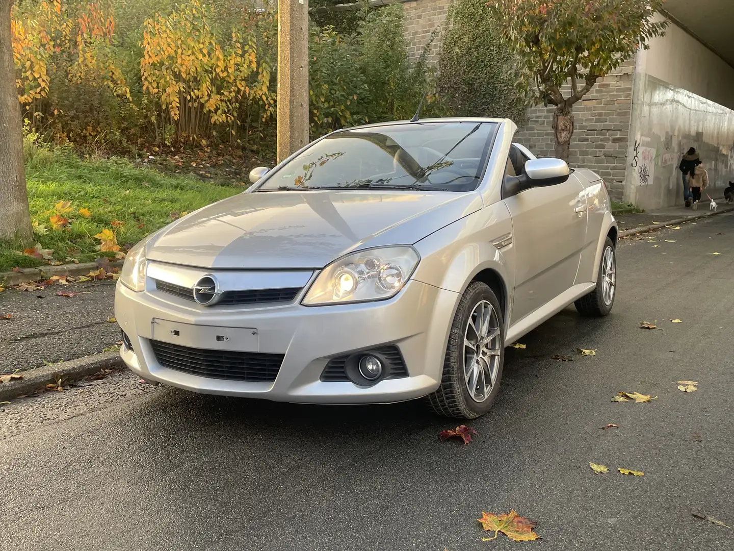 Opel Tigra Twintop 1.4i XEP 16v Cosmo Easytronic Grijs - 1