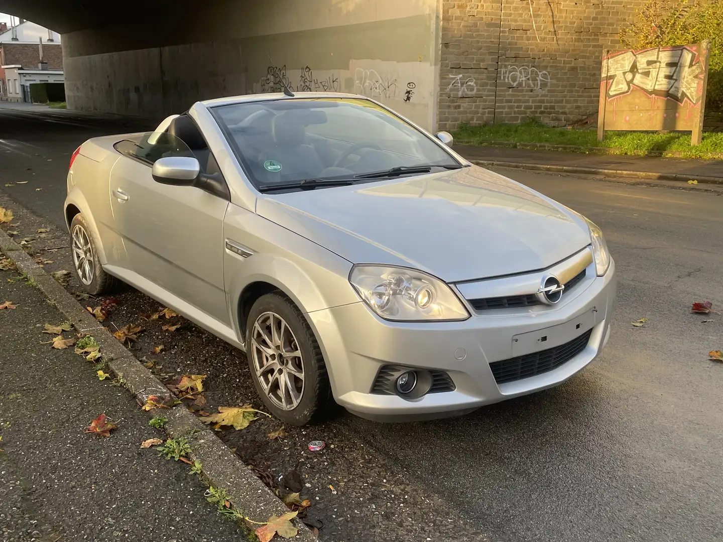 Opel Tigra Twintop 1.4i XEP 16v Cosmo Easytronic Grijs - 2