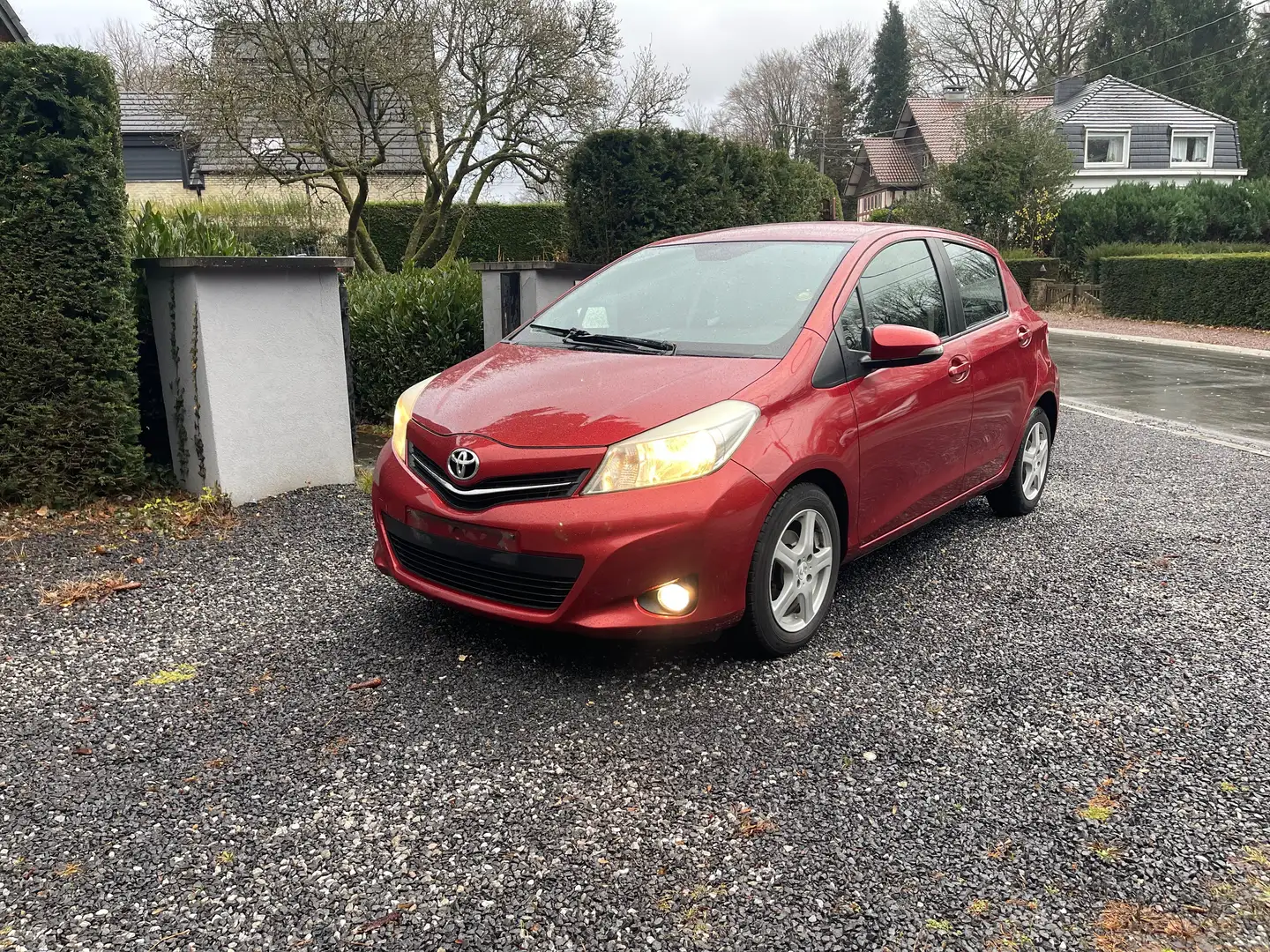 Toyota Yaris Yaris 1.4 D-4D Edition 2013 DPF Rouge - 1