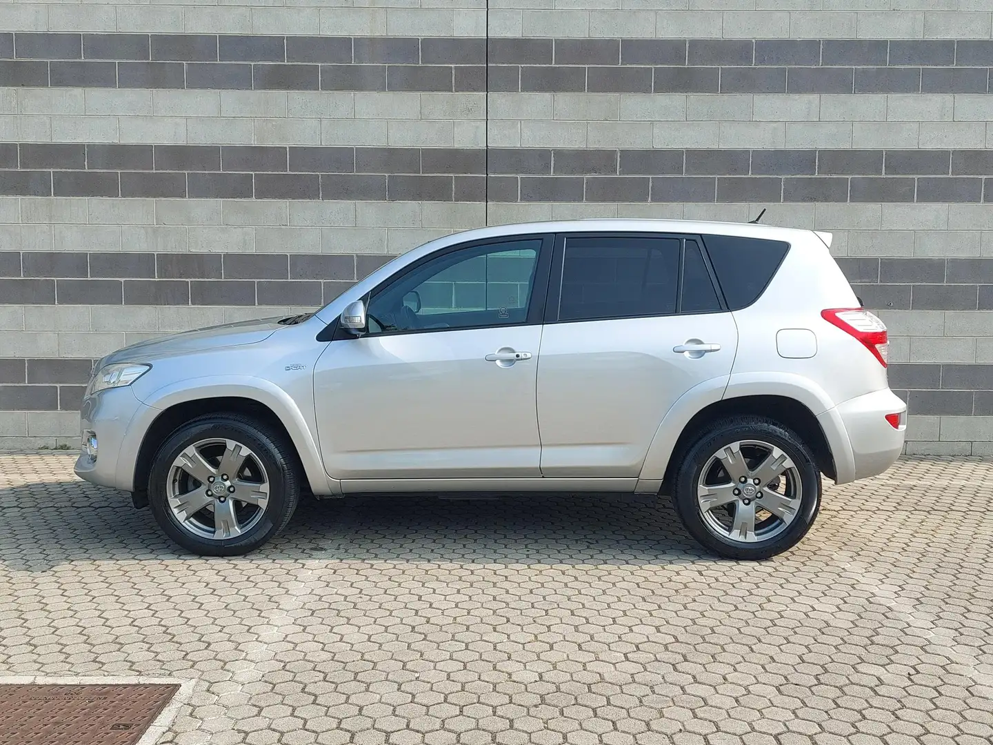 Toyota RAV 4 2.2 150cv executive Argento - 1