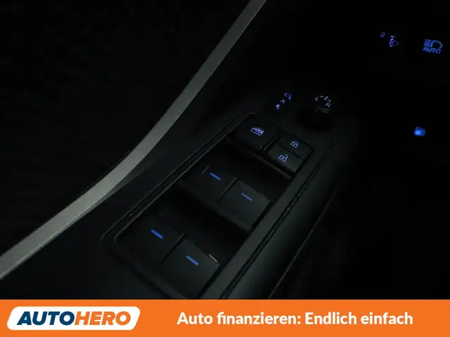 Toyota C-HR view 25