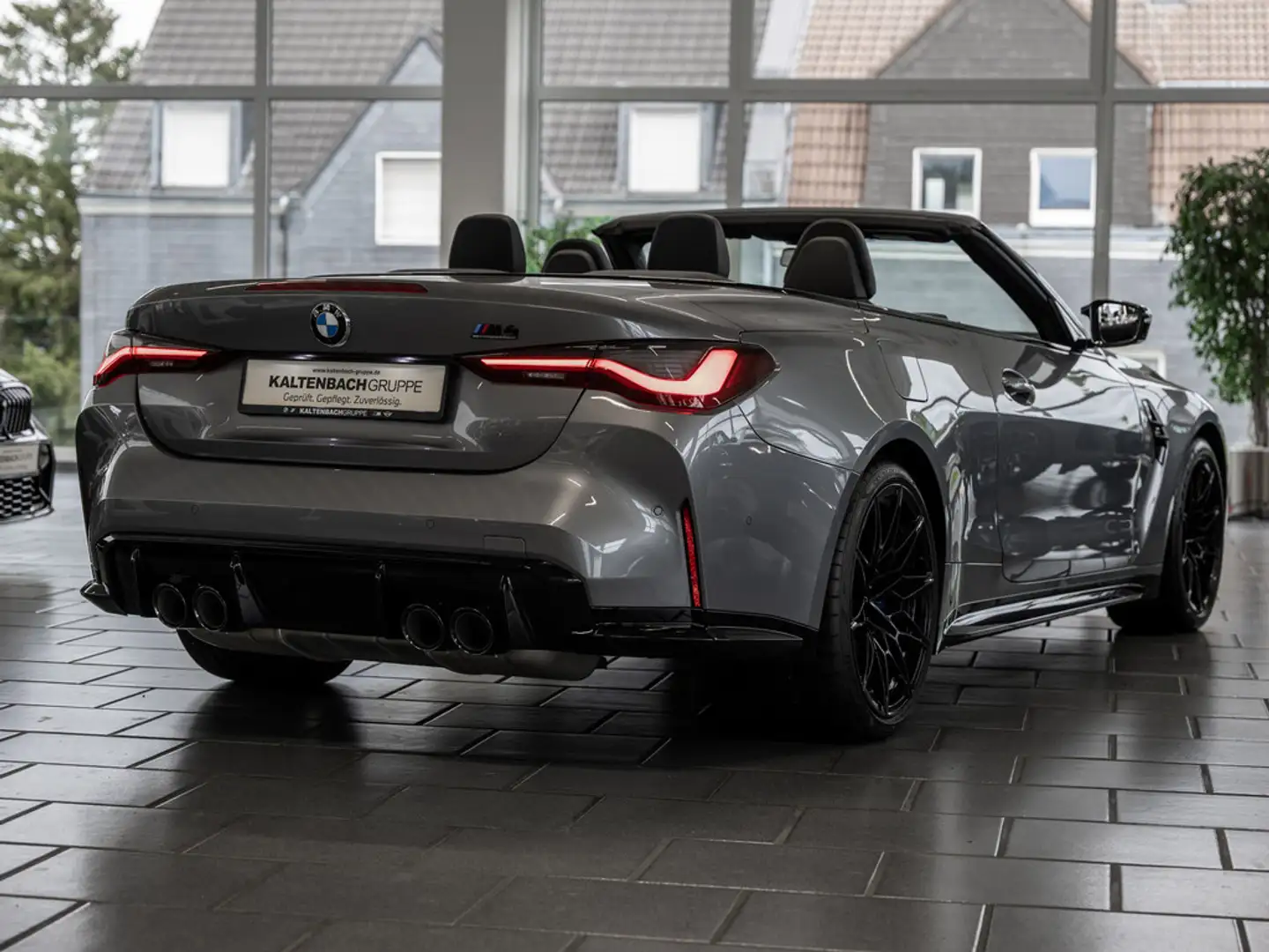 BMW M4 Cabrio xDrive Competition HUD 360° LASER Grau - 2