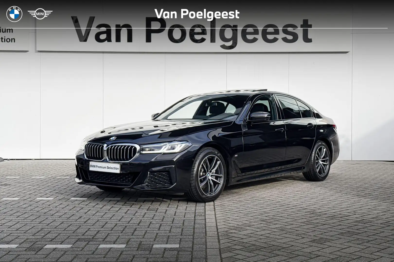BMW 520 5 Serie Sedan 520i M Sport | Trekhaak | Panoramada Noir - 1
