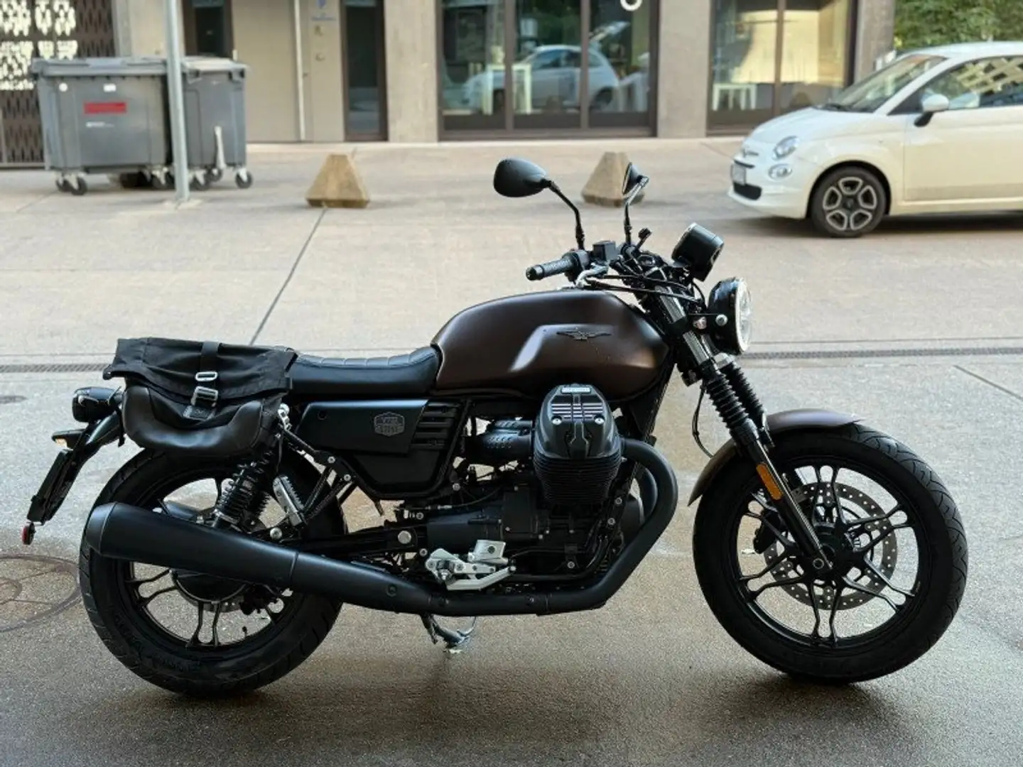 Moto Guzzi V 7 Bruin - 2