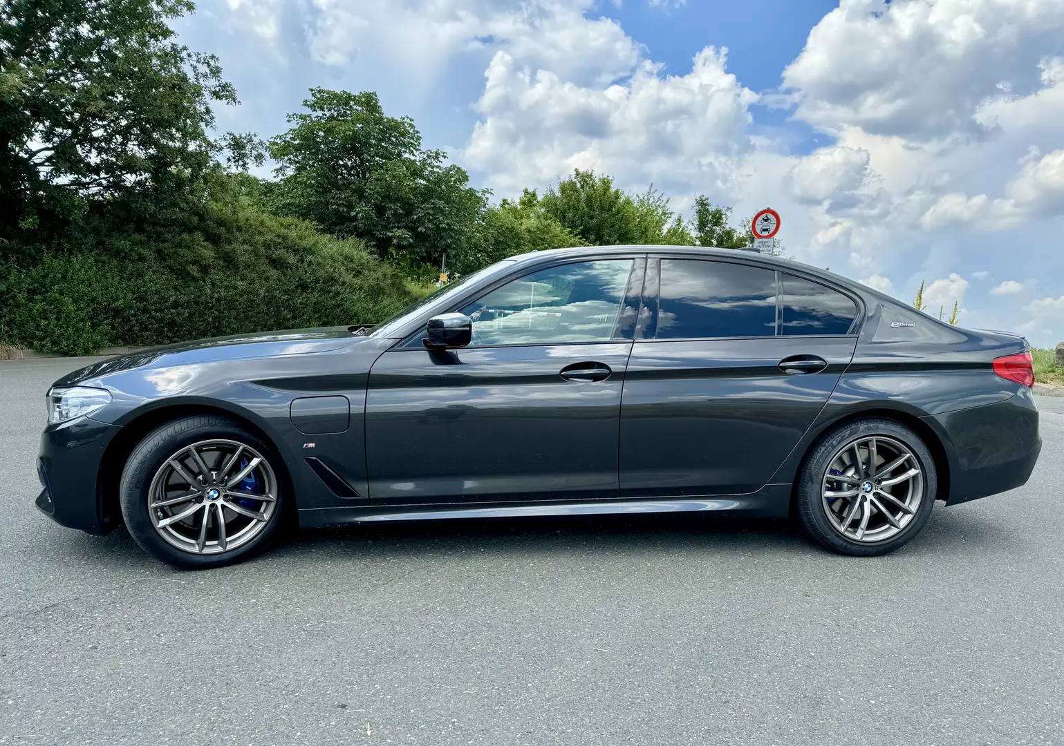 BMW 530 530 e iPerformance M Sport Grau - 2