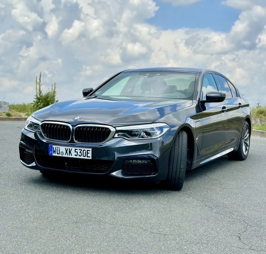 BMW 530 530 e iPerformance M Sport Grau - 1