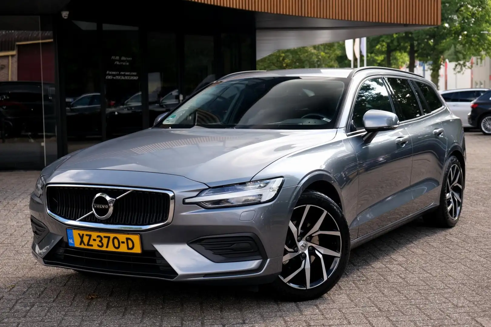 Volvo V60 2.0 D4 Inscription/PilotAssist/ACC/BLIS/HUD/Trekha Gris - 1