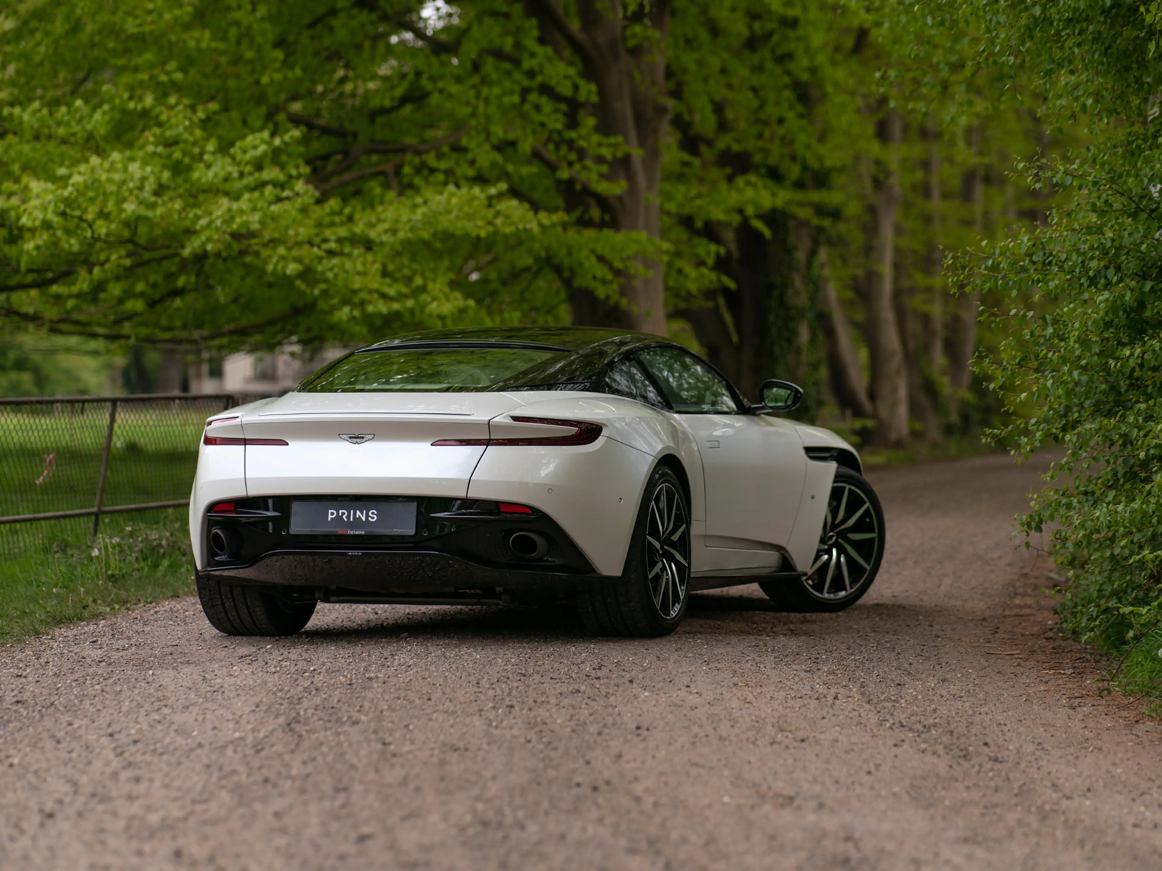 Aston Martin DB11 5.2 V12 Launch Edition | 360 cam | Bang & Olufsen — photo 13