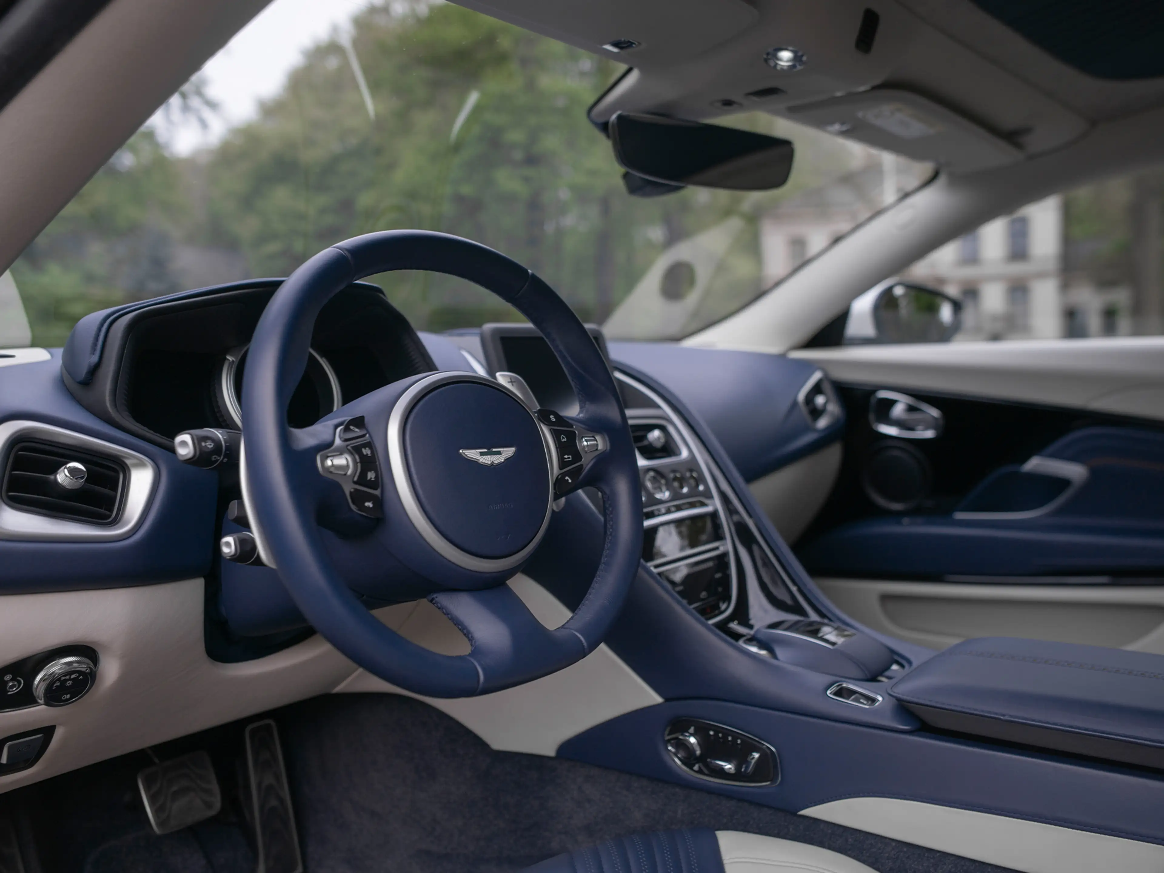Aston Martin DB11 5.2 V12 Launch Edition | 360 cam | Bang & Olufsen — photo 7