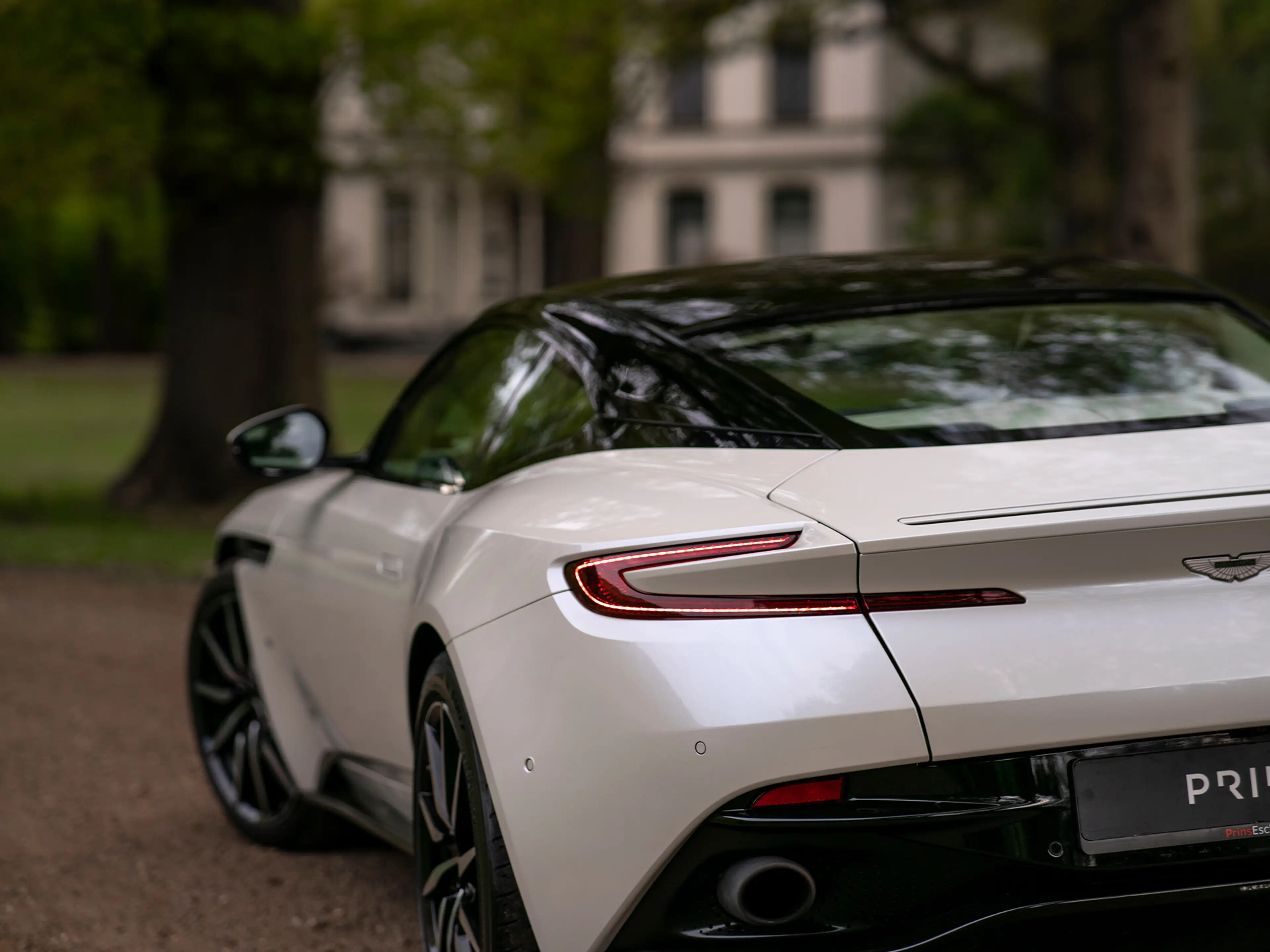 Aston Martin DB11 5.2 V12 Launch Edition | 360 cam | Bang & Olufsen — photo 6