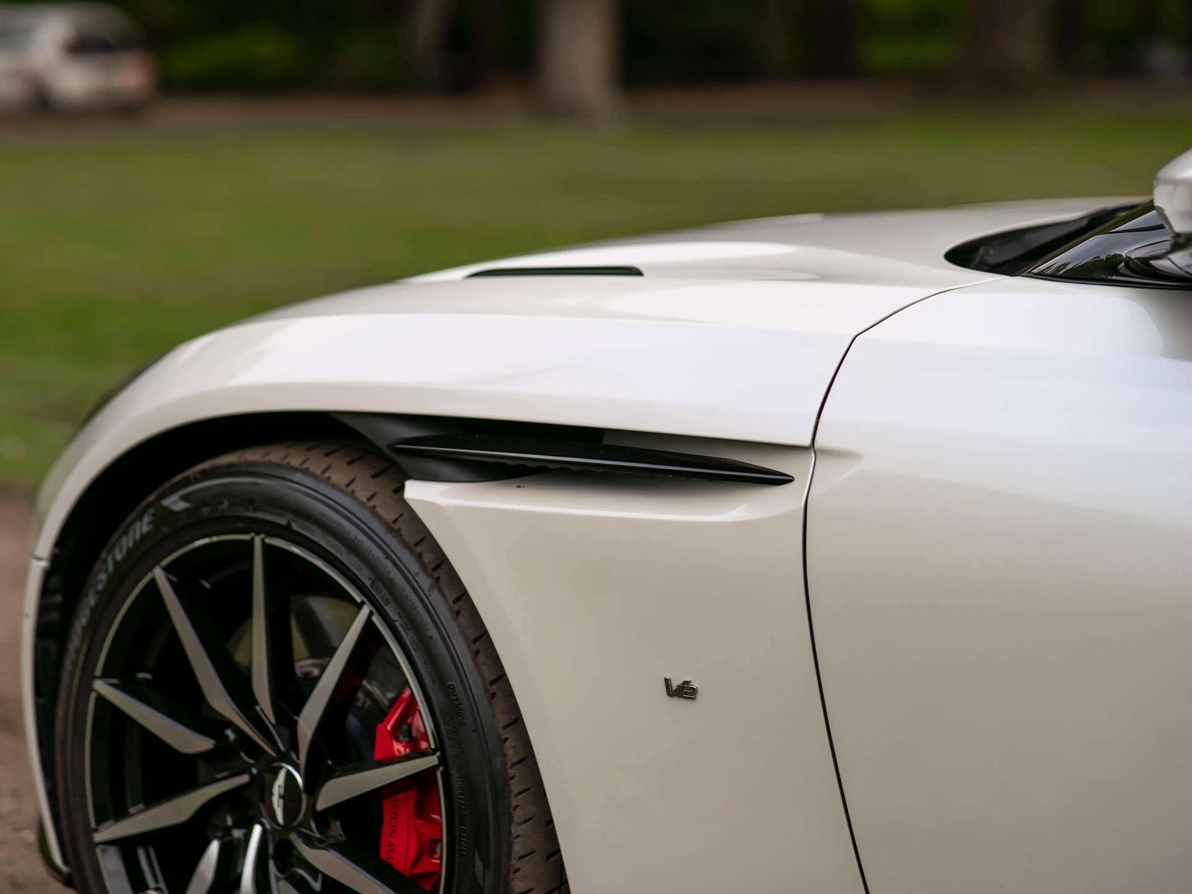 Aston Martin DB11 5.2 V12 Launch Edition | 360 cam | Bang & Olufsen — photo 14