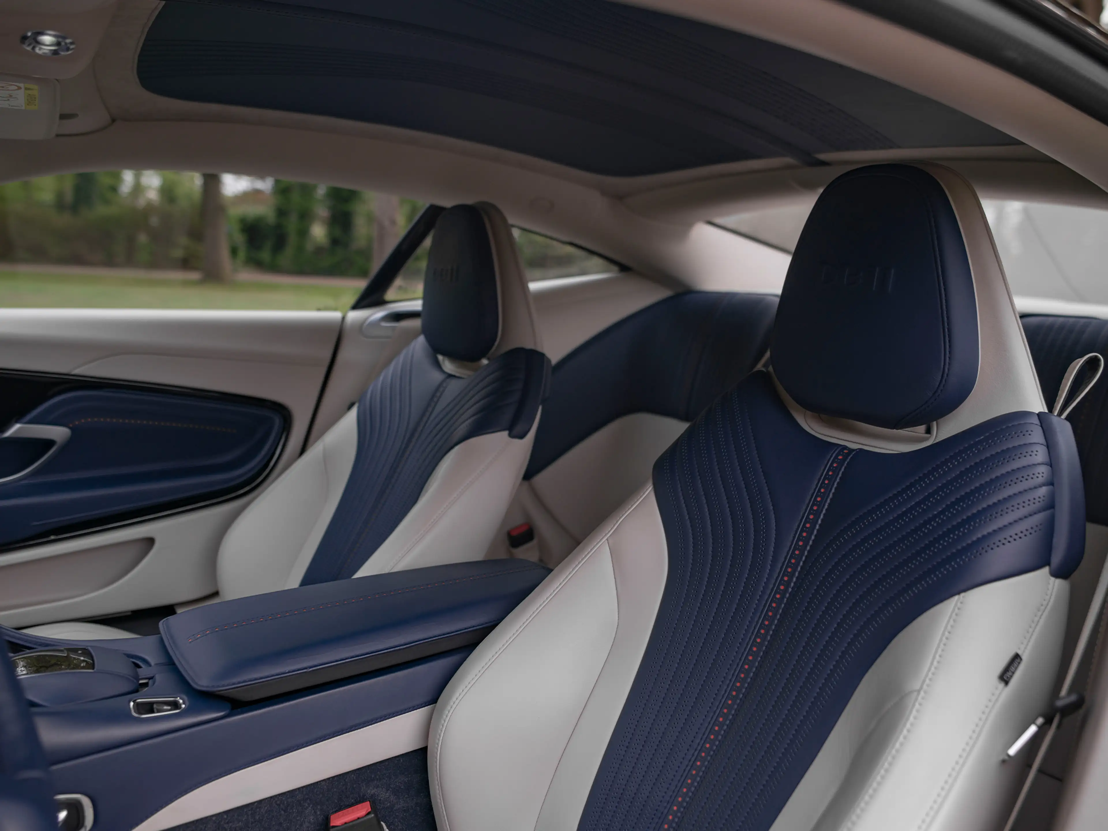 Aston Martin DB11 5.2 V12 Launch Edition | 360 cam | Bang & Olufsen — photo 9