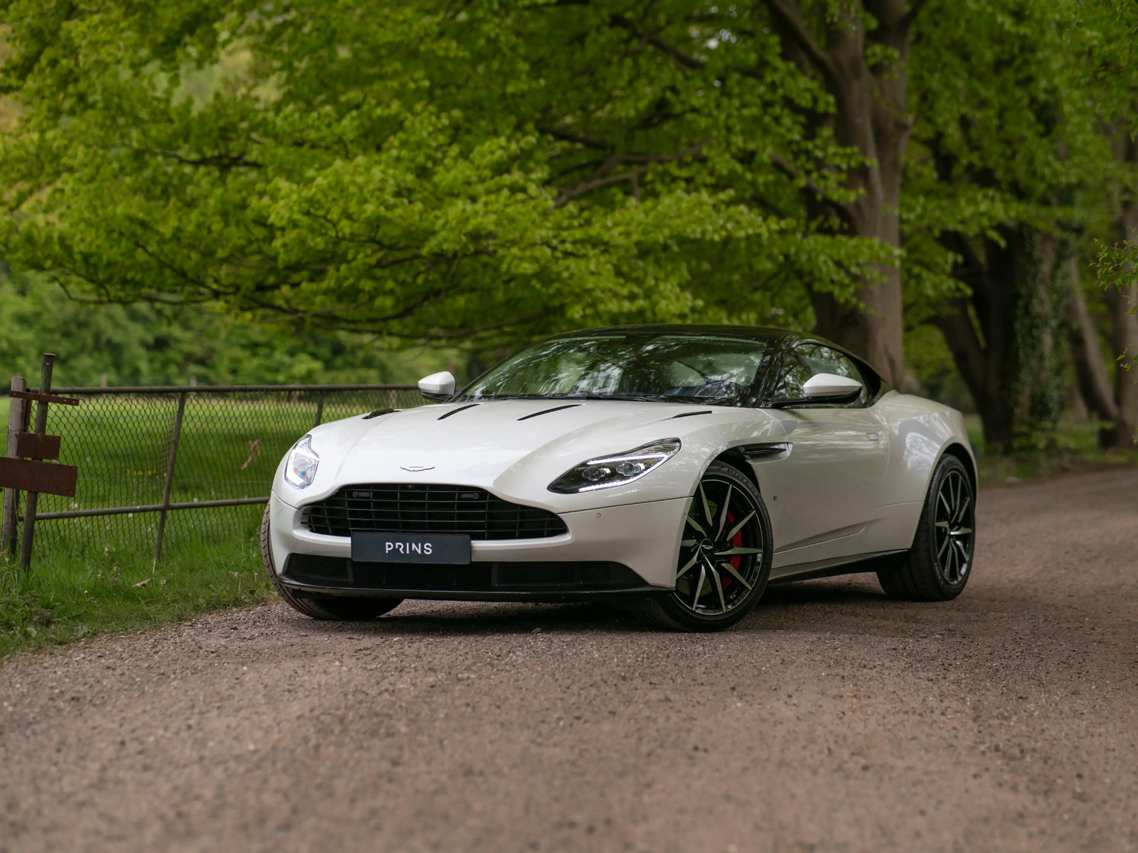 Aston Martin DB11 5.2 V12 Launch Edition | 360 cam | Bang & Olufsen — photo 3