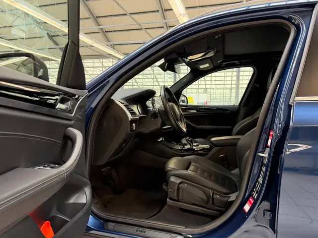 BMW X3 view 8