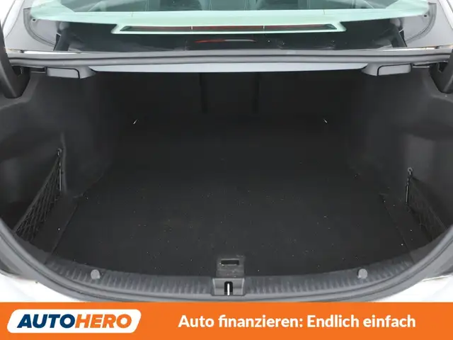 Mercedes-Benz C-Class view 18