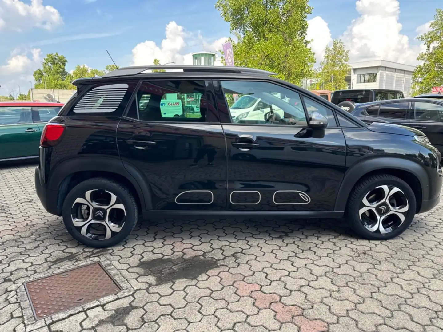 Citroen C3 Aircross PureTech Shine  Pelle,Navi.C.Autom.Tetto Apribile Zwart - 2
