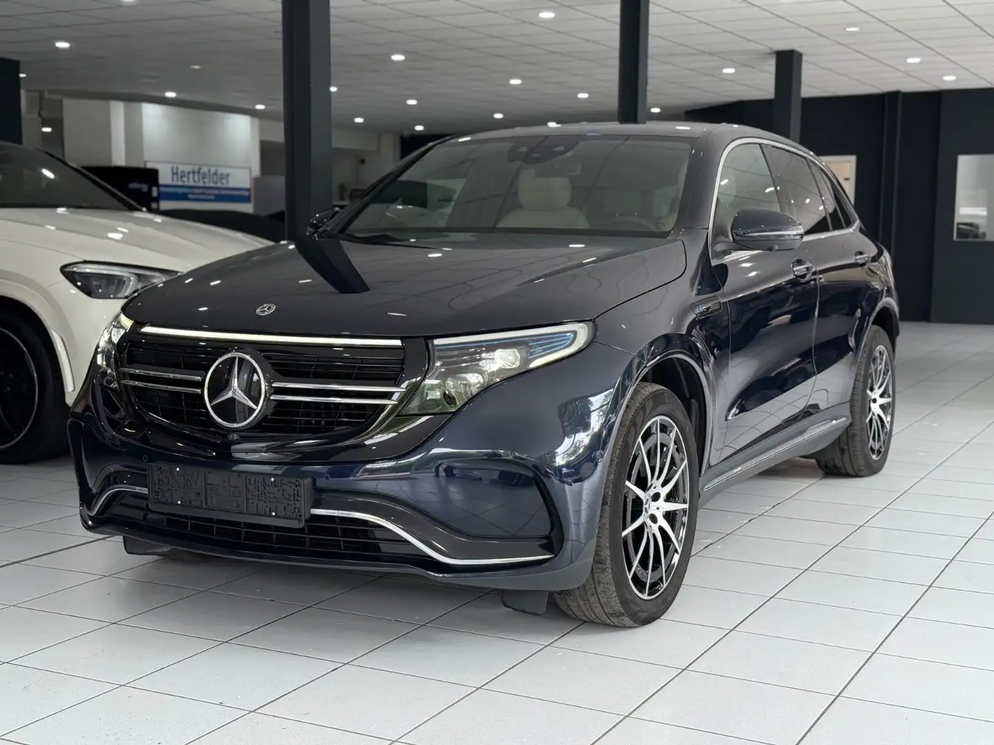 Mercedes-Benz EQC 400 400 4M*AMG*DISTRONIC*HEADUP*360*BURM*MEMORY* Modrá - 1