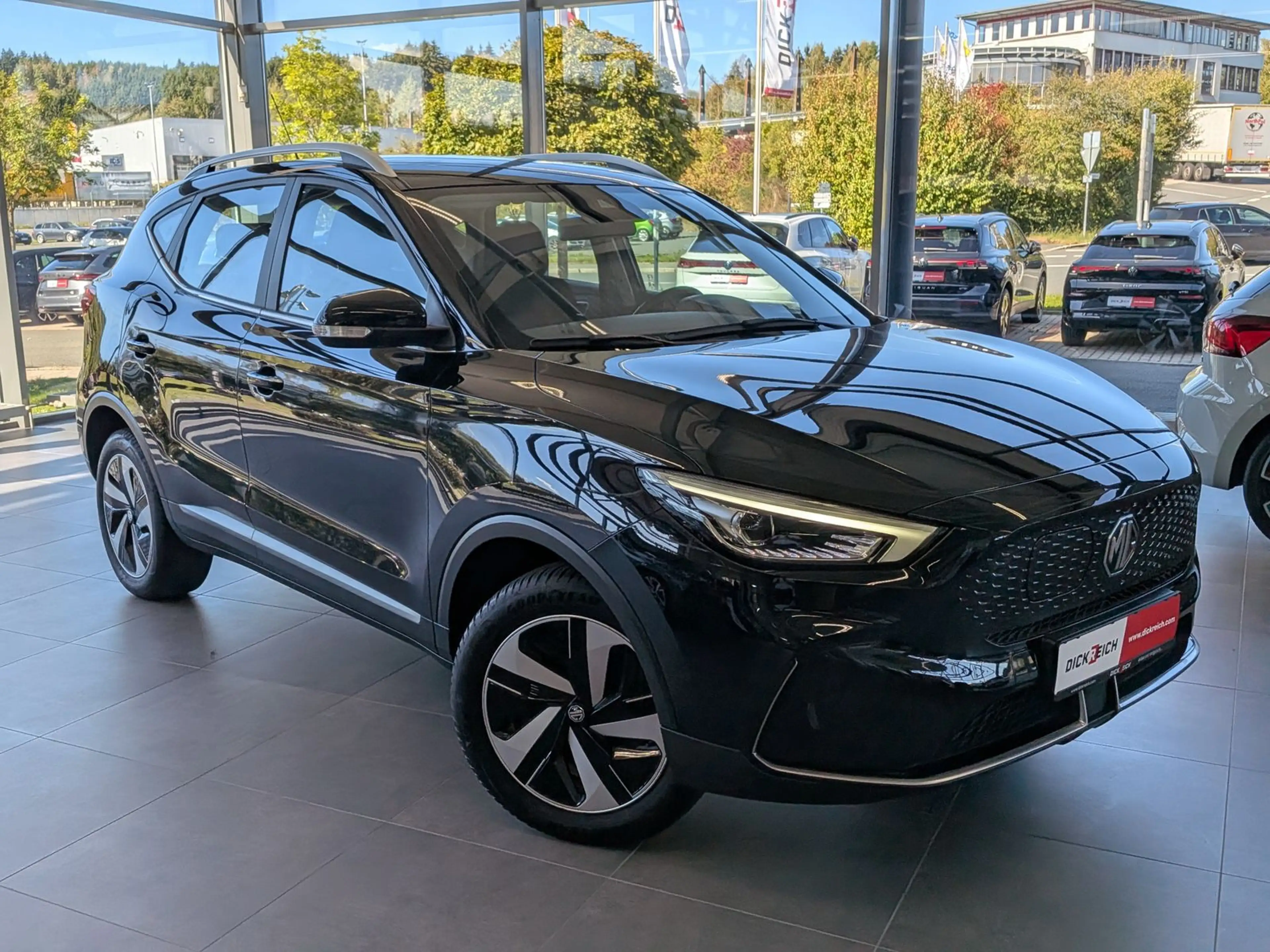 MG ZS EV Comfort LED Cam SHz Keyless 92,3% SOH 17" — photo 2