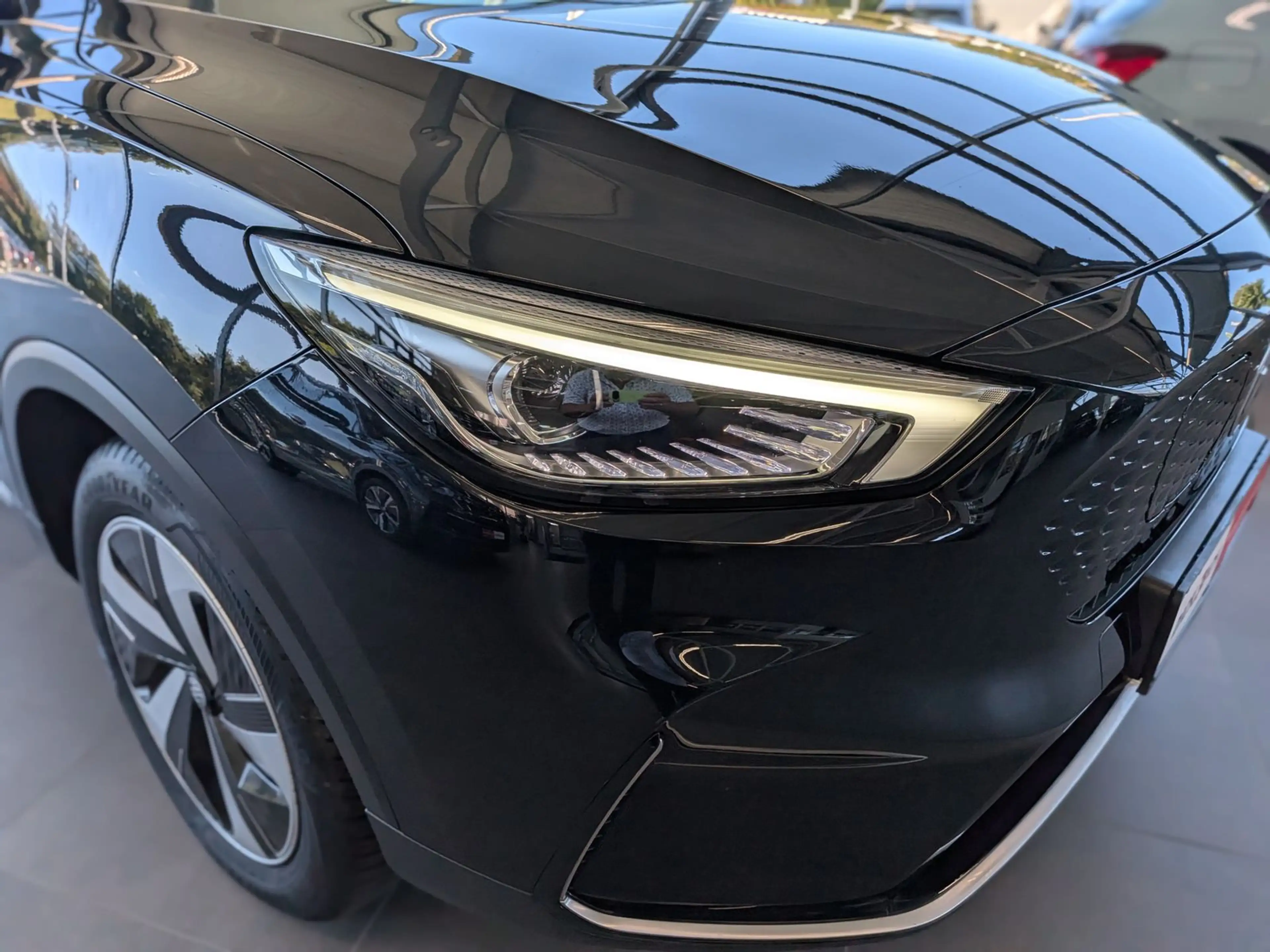 MG ZS EV Comfort LED Cam SHz Keyless 92,3% SOH 17" — photo 11