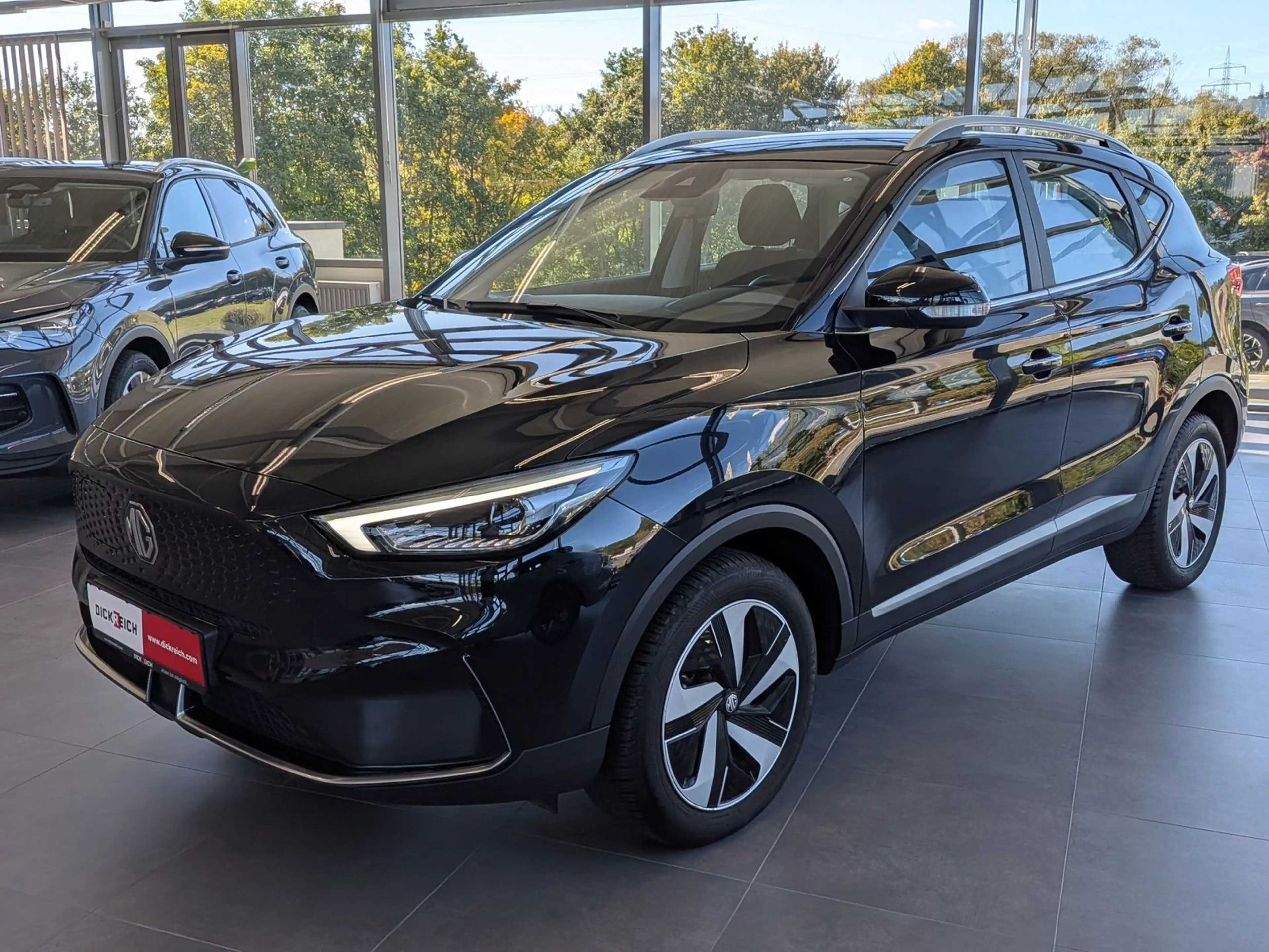 MG ZS EV Comfort LED Cam SHz Keyless 92,3% SOH 17" — photo 5