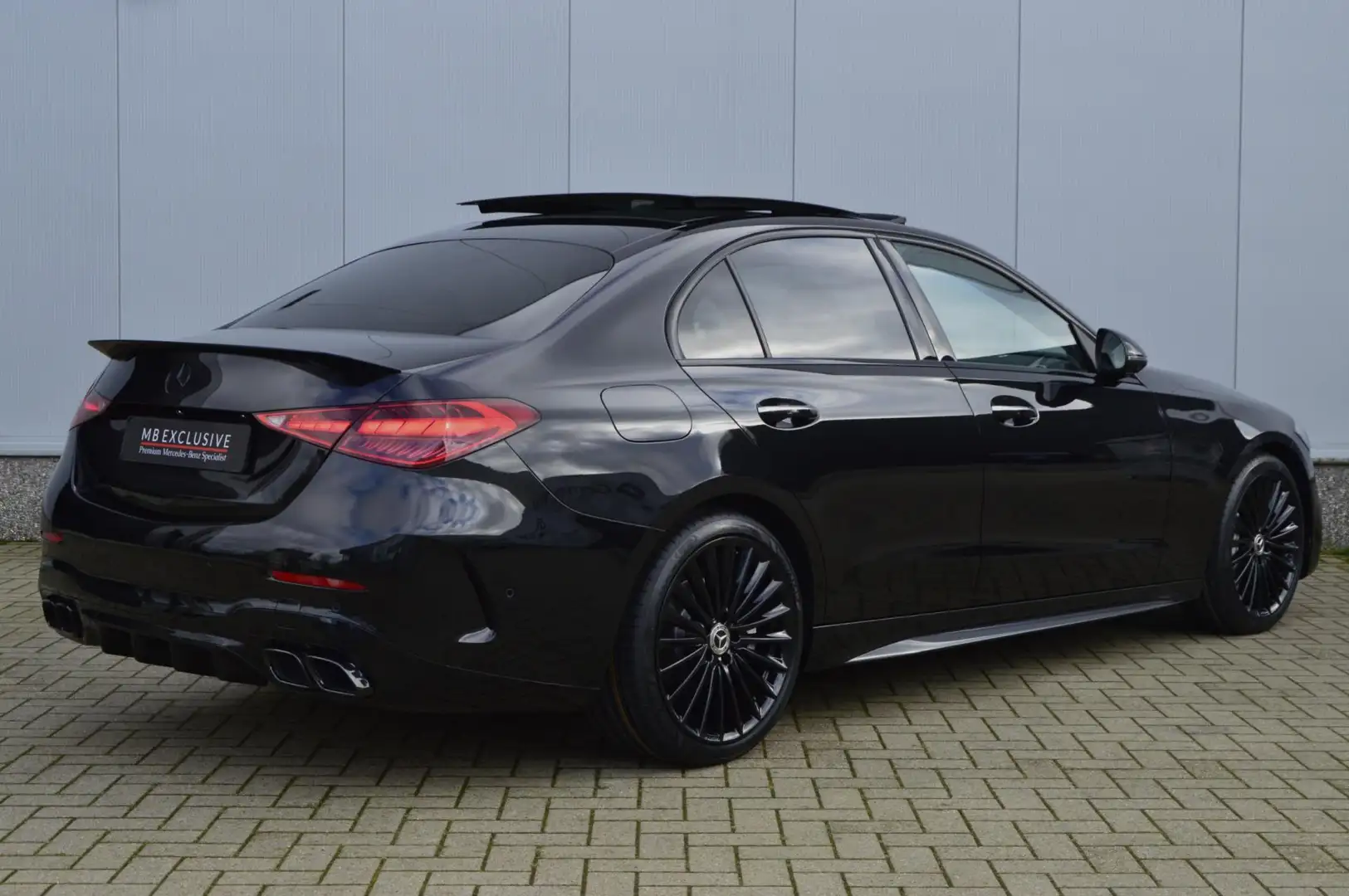 Mercedes-Benz C 220 220d AMG C63 Night Edition AUT9 2023 Zwart - 2