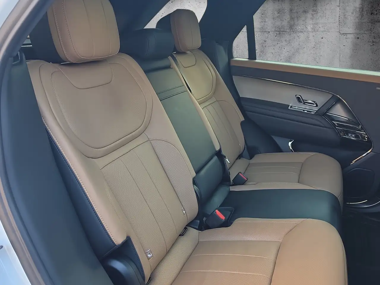 Land Rover Range Rover Sport снимка Land Rover Range Rover Sport