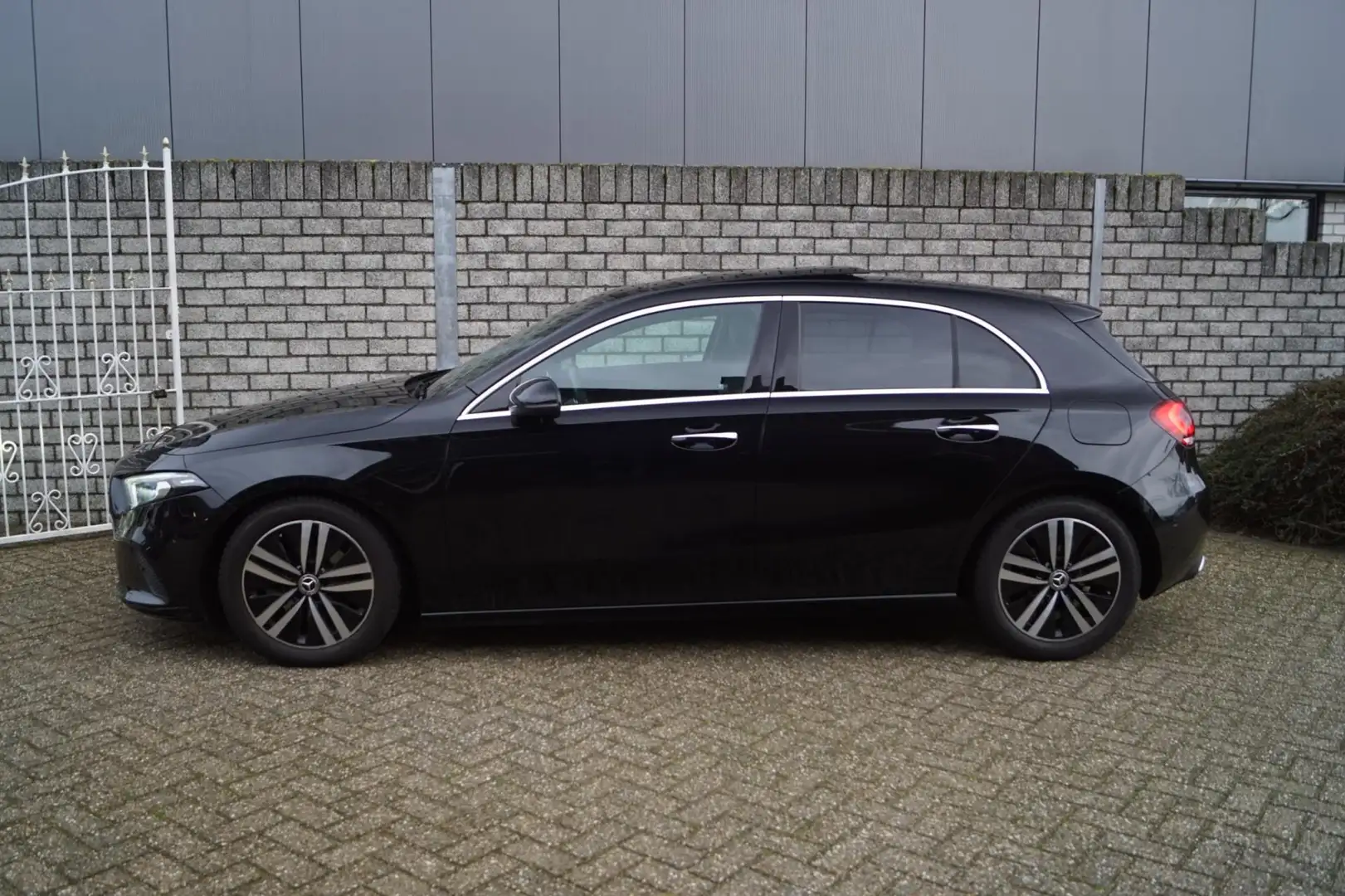 Mercedes-Benz A 200 Premium Plus Autom Panodak Leder Sportst Stoelverw Schwarz - 2