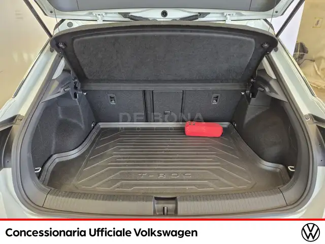 Volkswagen T-Roc view 22