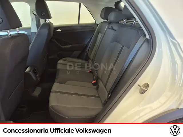Volkswagen T-Roc view 9