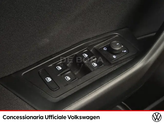 Volkswagen T-Roc view 21