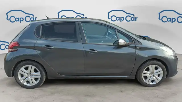 Peugeot 208 view 4