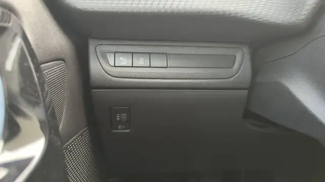 Peugeot 208 view 13