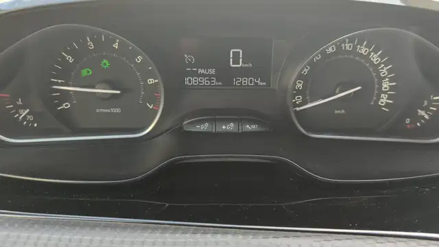 Peugeot 208 view 12