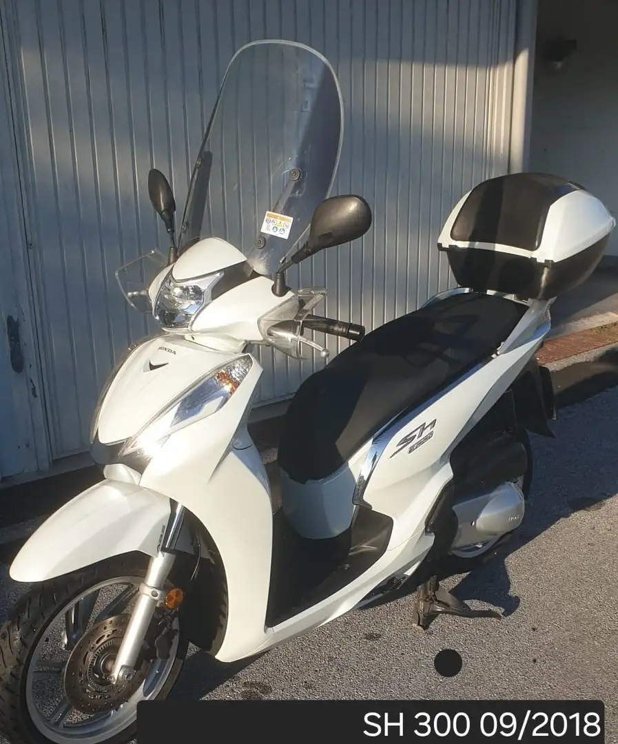 Honda SH 300 Bianco - 1