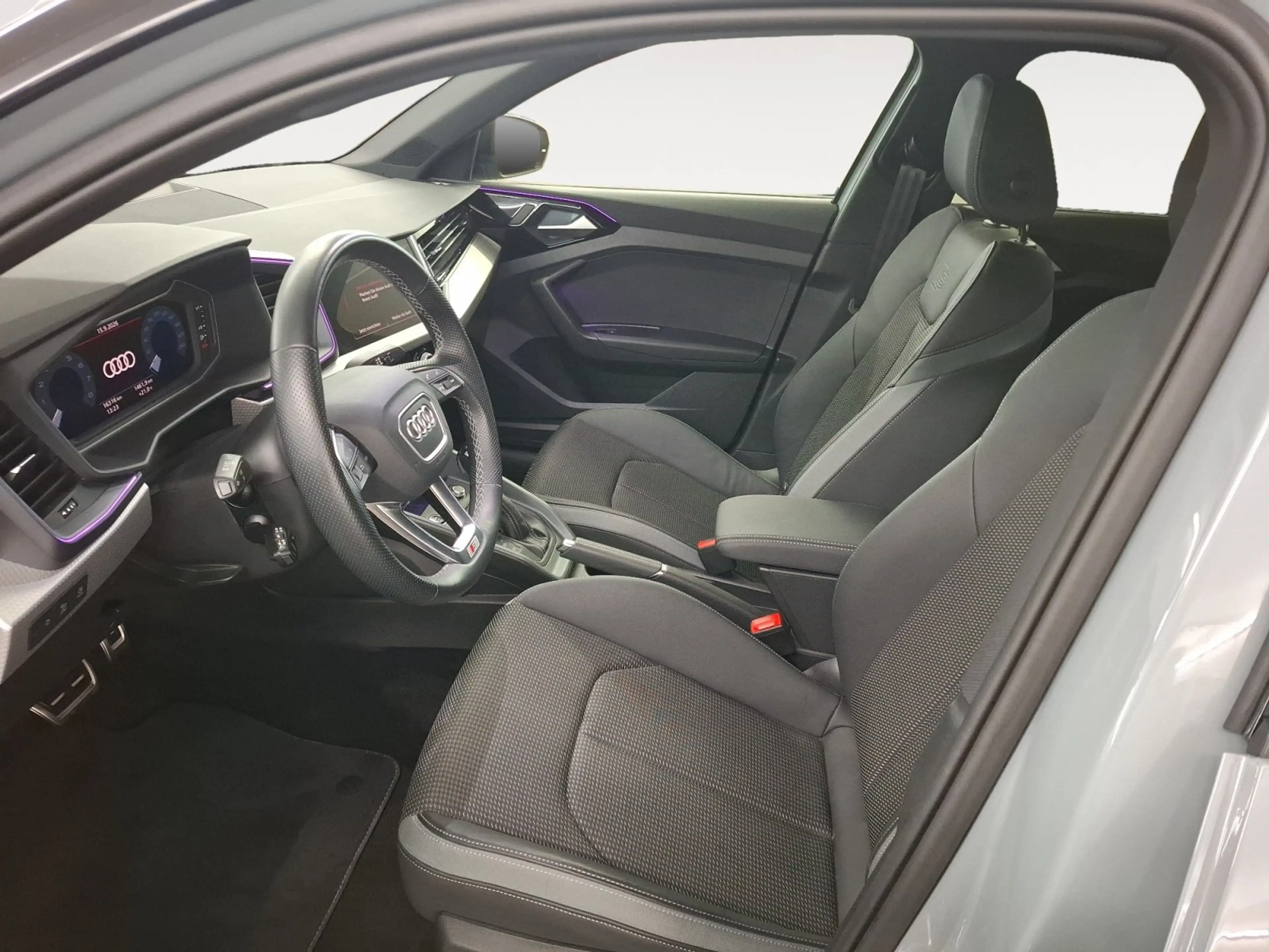 Audi A1 allstreet 30 TFSI S-Line RFK ACC CarPlay — photo 8