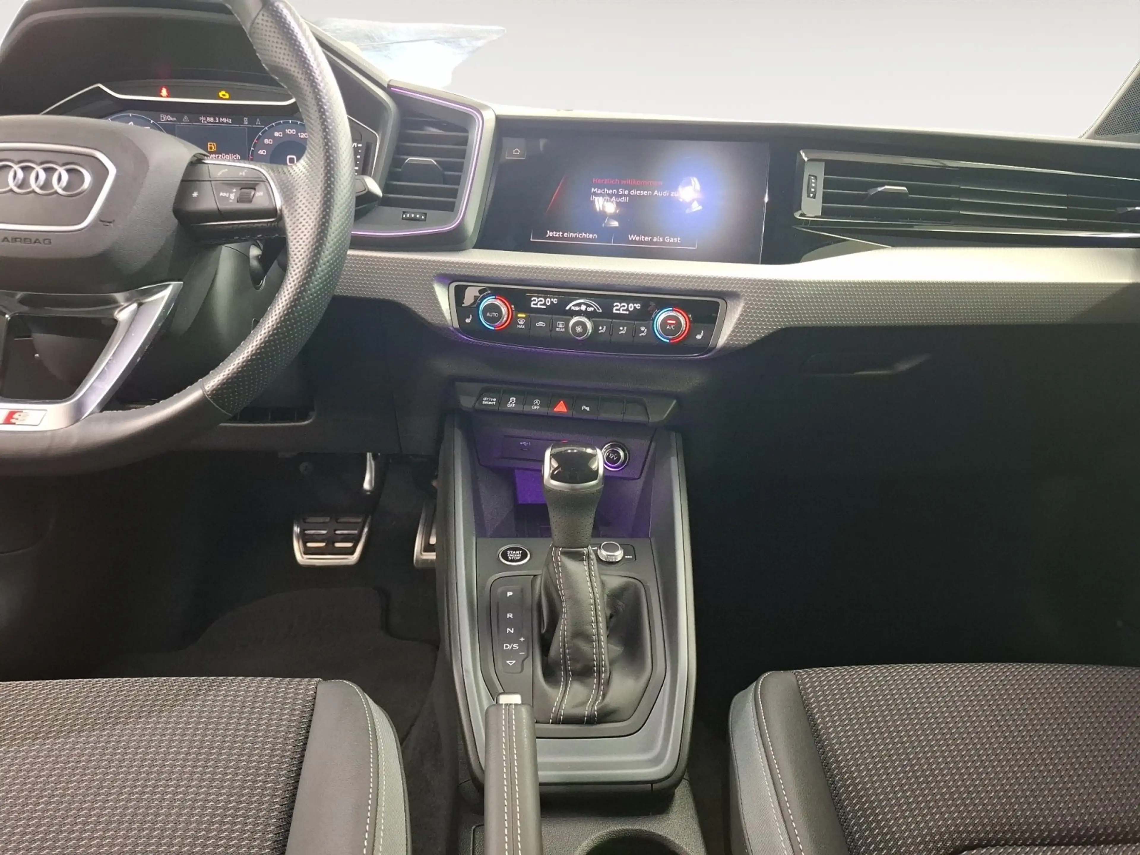 Audi A1 allstreet 30 TFSI S-Line RFK ACC CarPlay — photo 11
