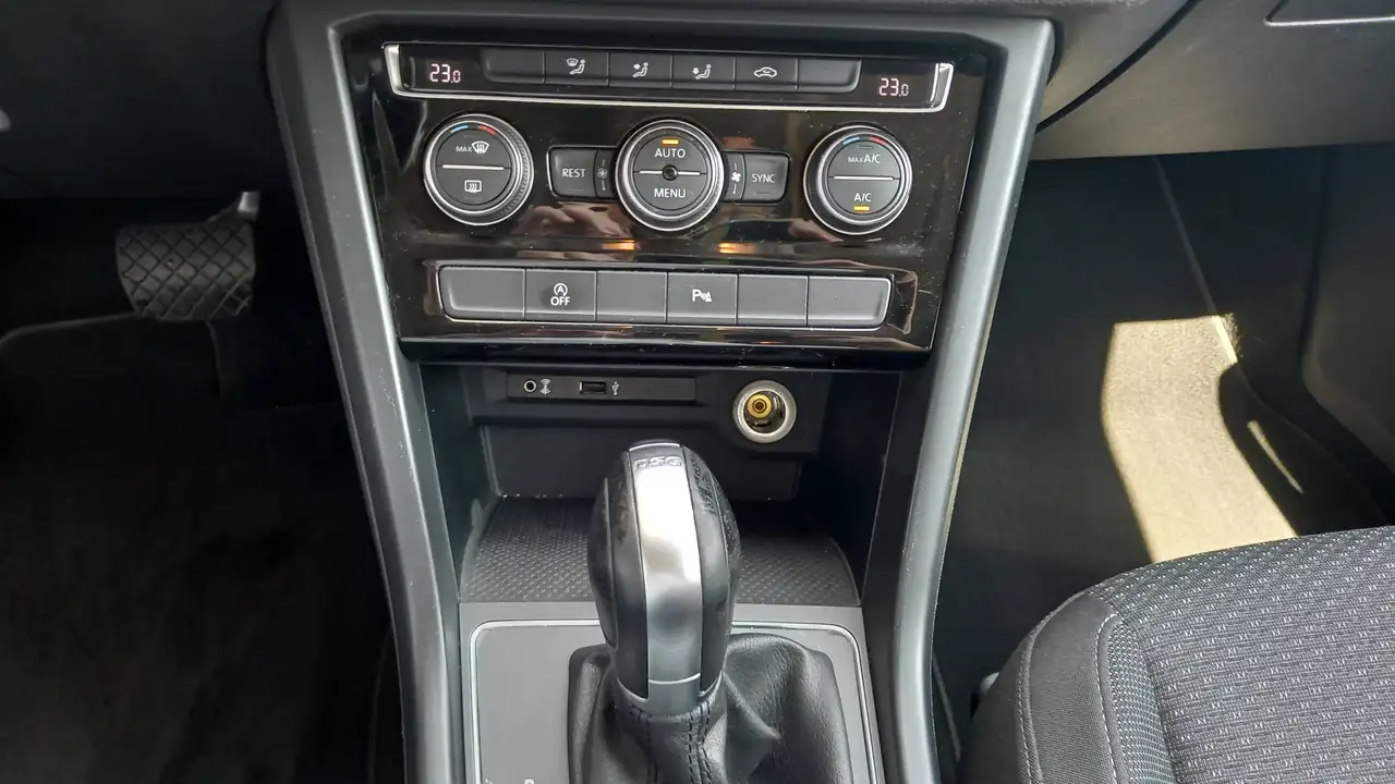 2017 Volkswagen Touran Touran III 1.6 tdi Highline 115cv dsg 7 POSTI GANCIO TRAINO, photograph 9