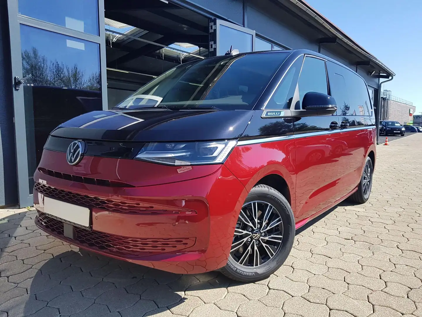 Volkswagen T7 Multivan Life+ kurzer Radstand 2,0TSI DSG 150KW AHK, Sta... Schwarz - 2