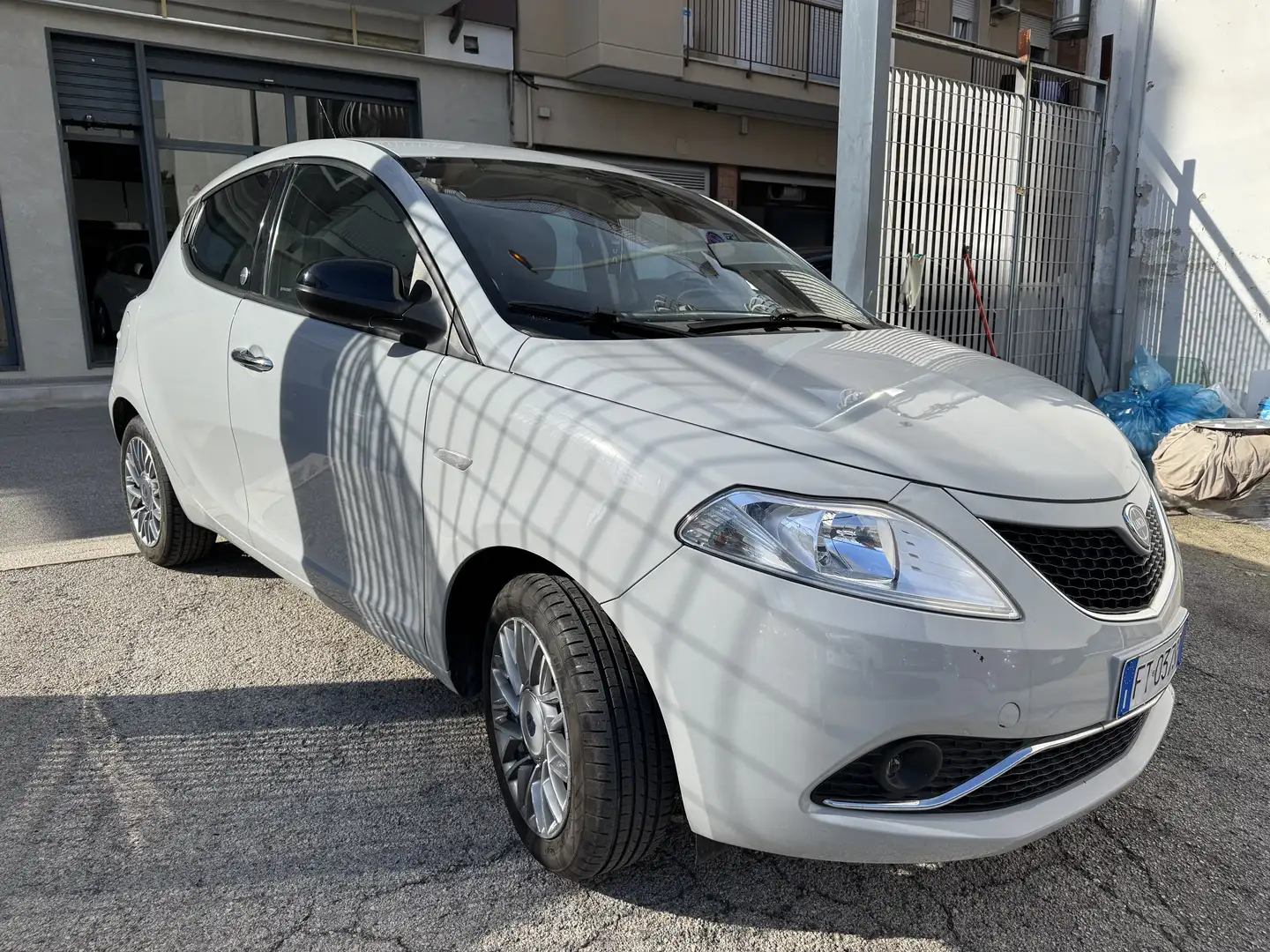 Lancia Ypsilon 1.2 8v Platinum ecochic Gpl 69cv Grigio - 1