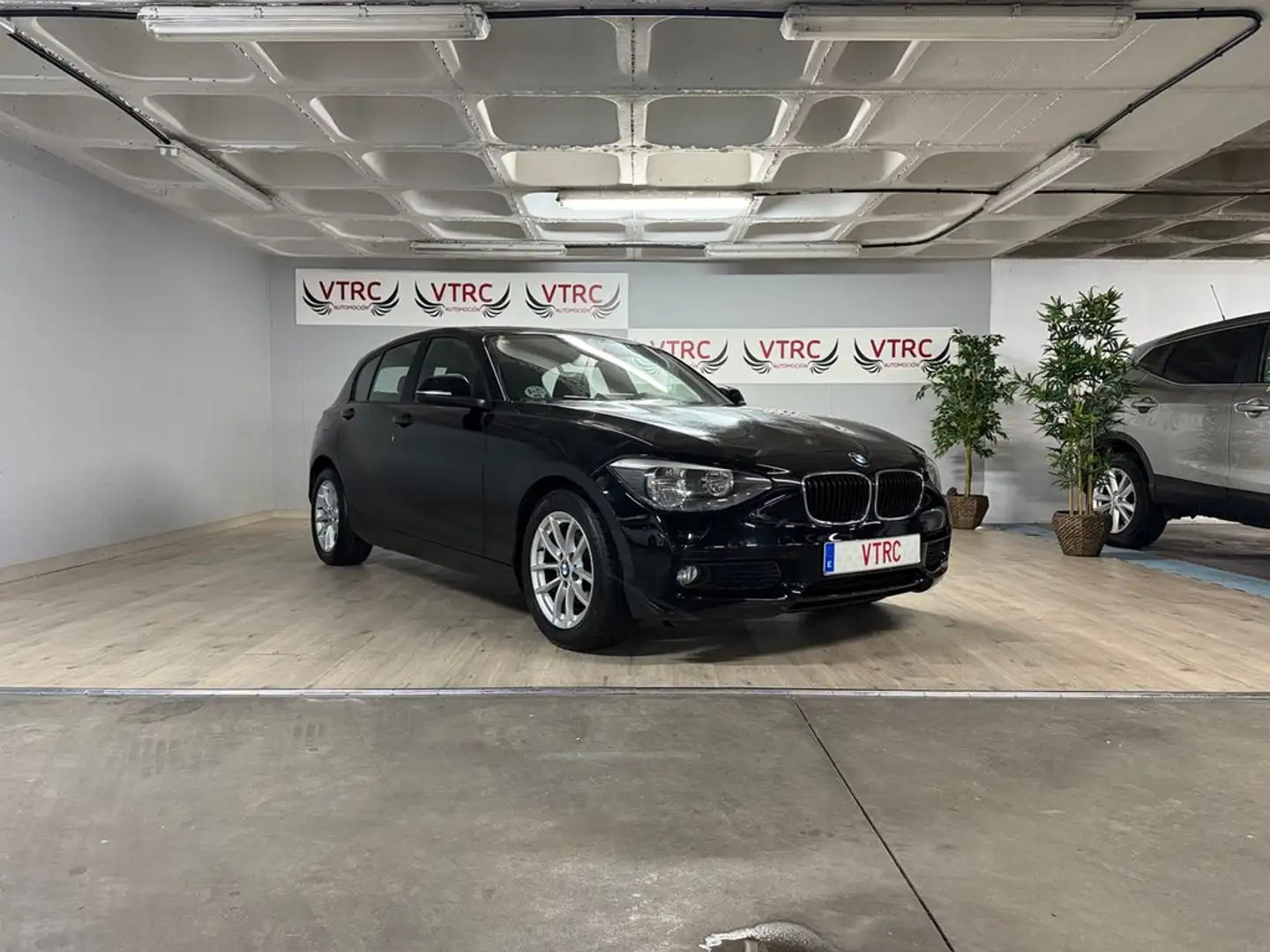 BMW 116 116d A Noir - 1