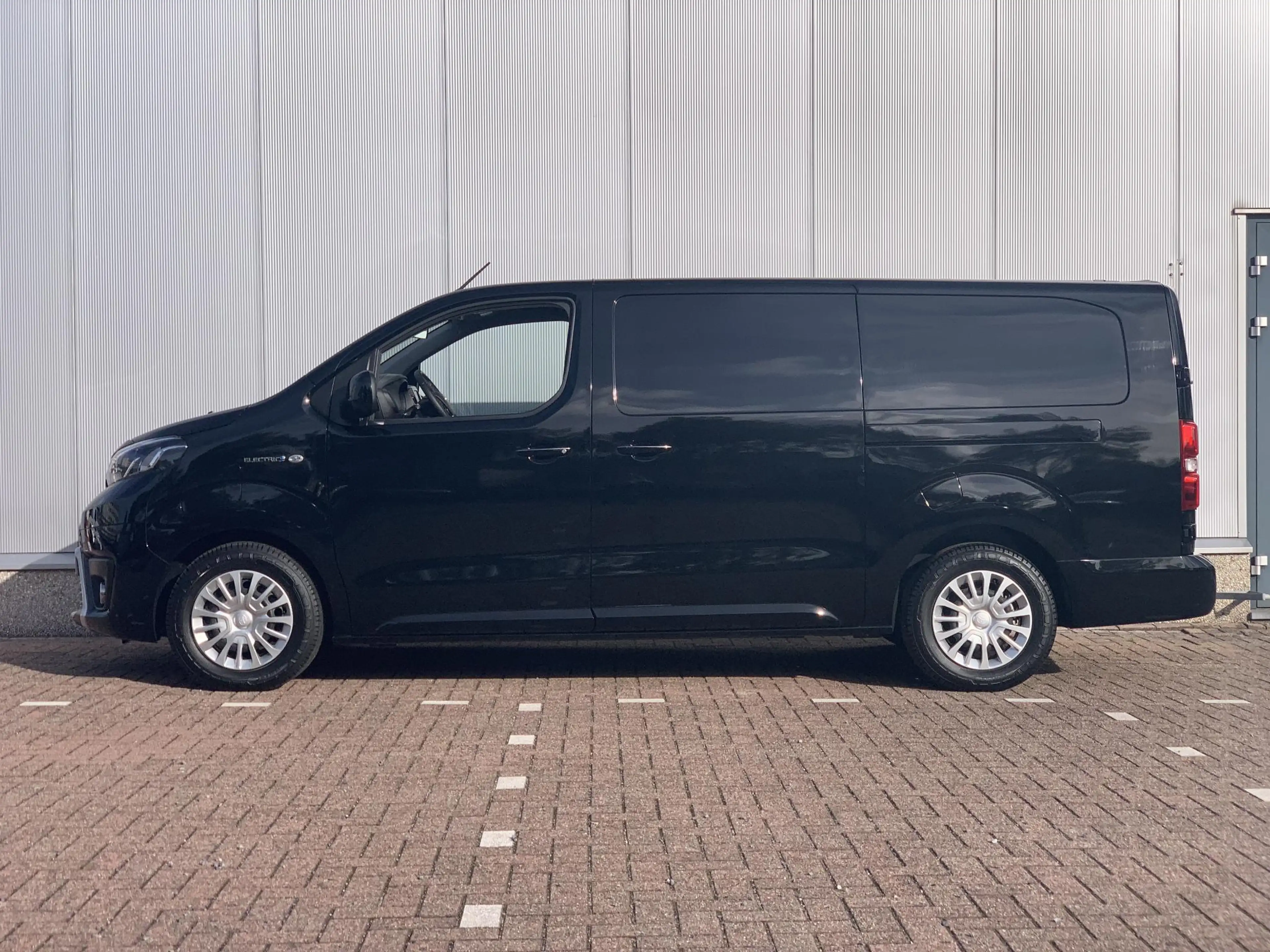 Toyota Proace Electric Worker Professional Extra Range Long L2 7 — photo 4