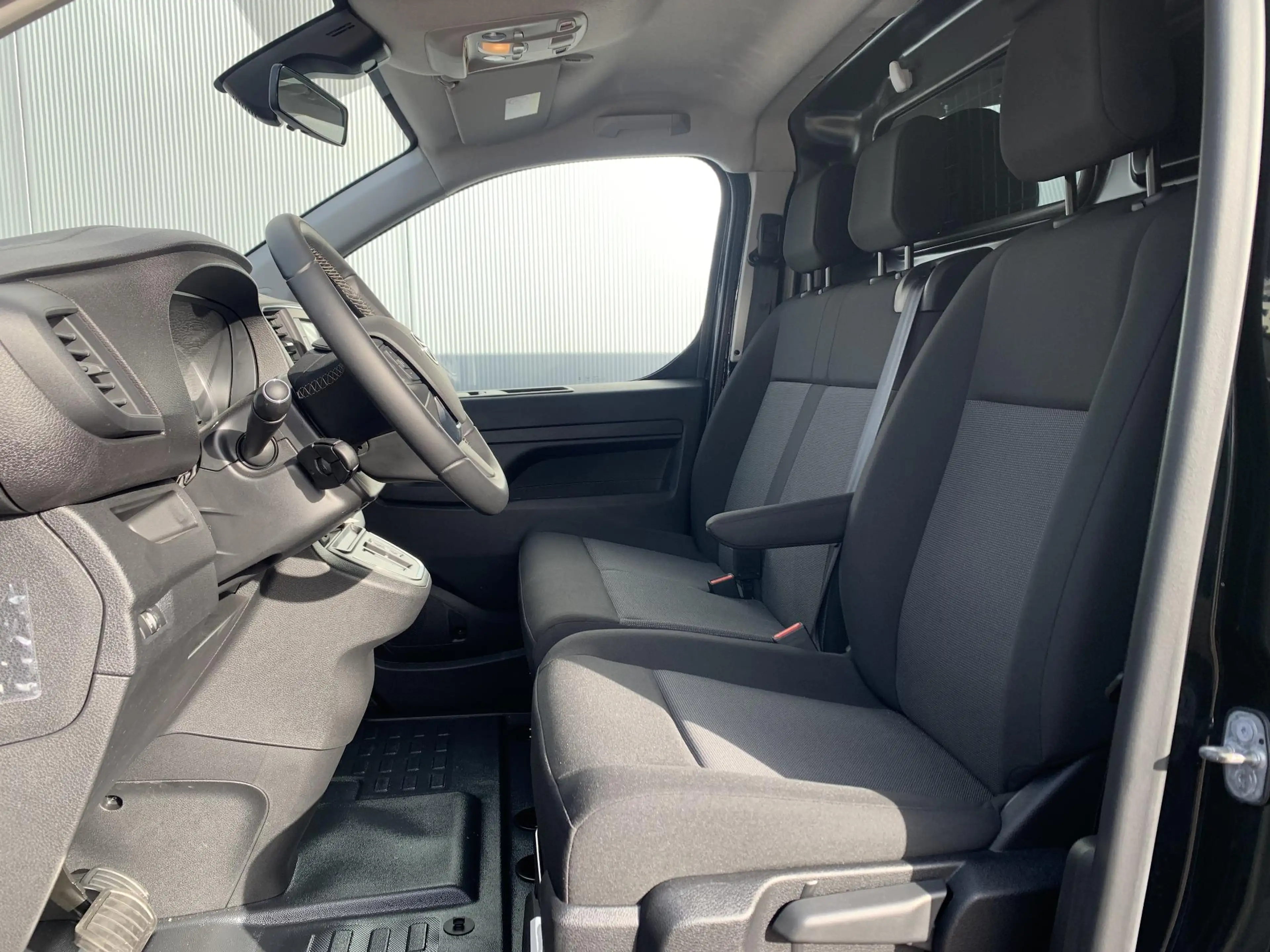 Toyota Proace Electric Worker Professional Extra Range Long L2 7 — photo 7