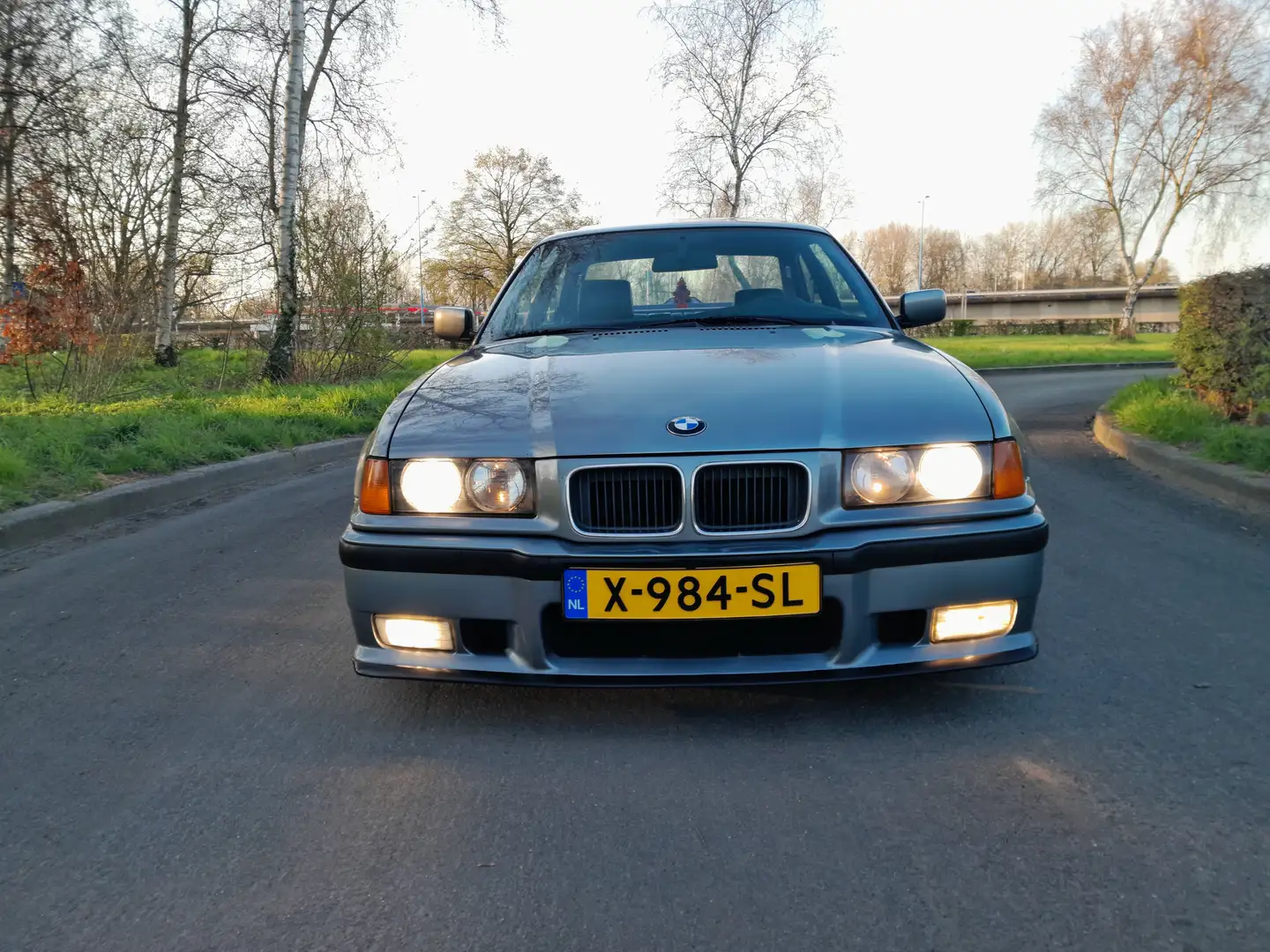 BMW 320 320 Серебристый - 2