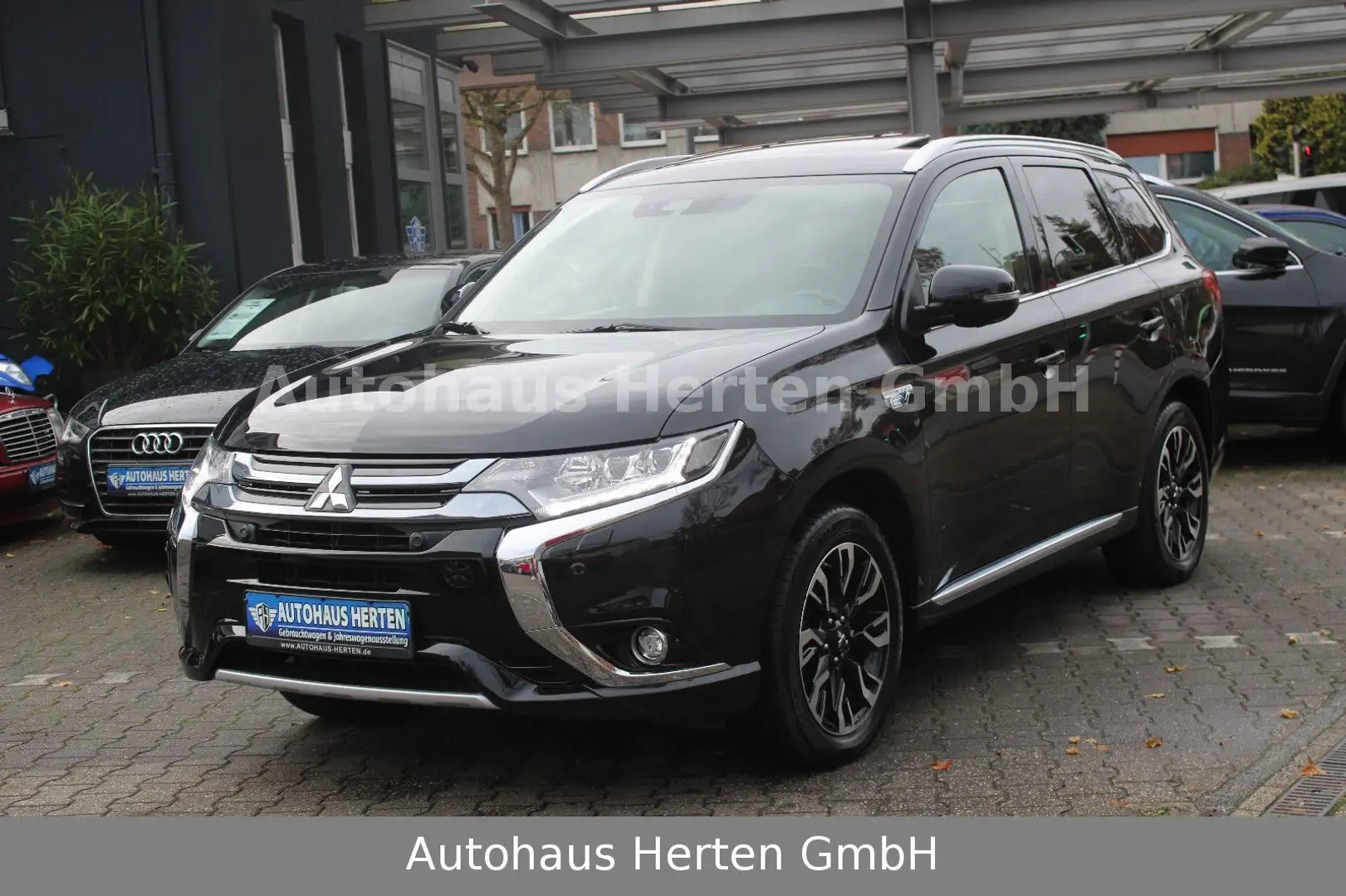 Mitsubishi Outlander Outlander PLUG IN HYBRID*2.0*LEDER+NAVI+XENON* Schwarz - 1