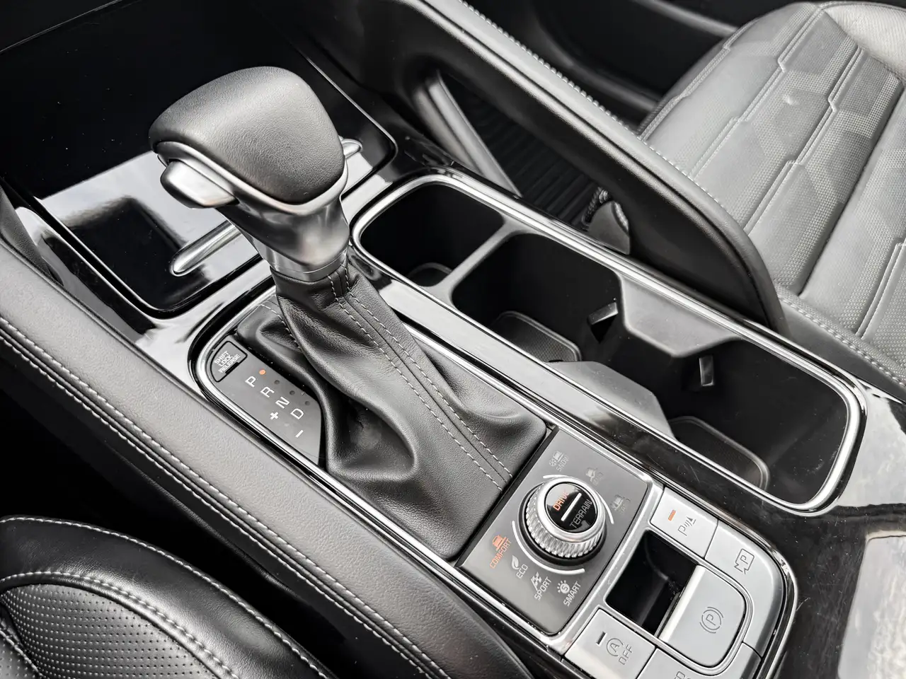 Kia Telluride снимка Kia Telluride
