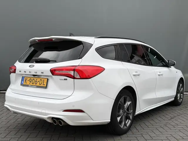 Ford Focus view 2