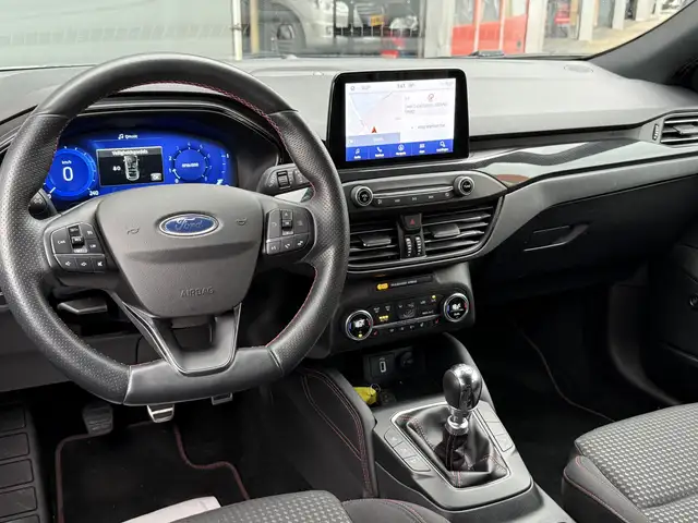 Ford Focus view 4